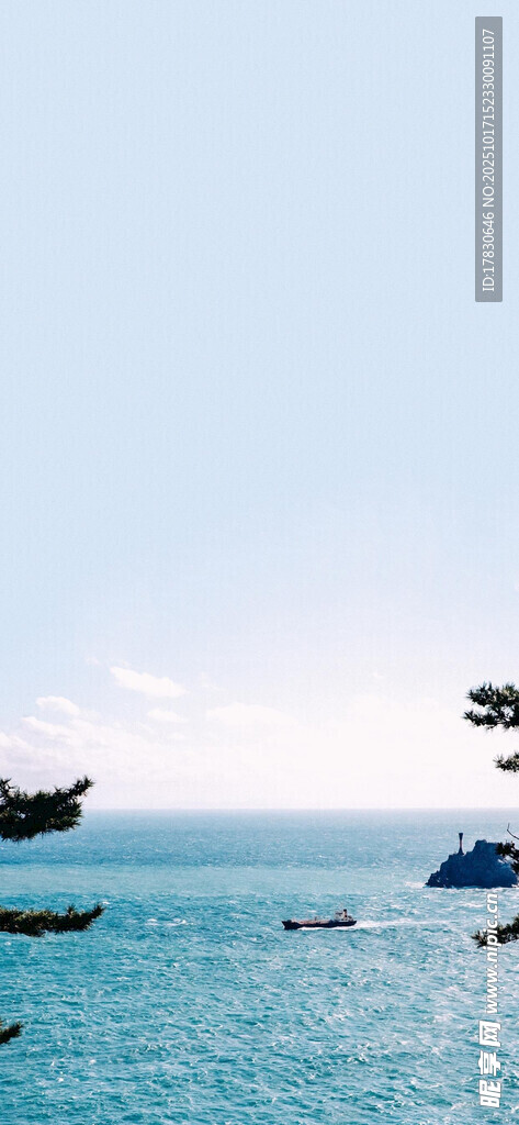 海上船只航行景象