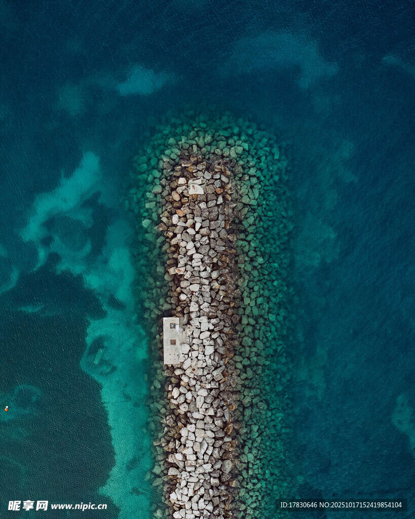 海上长形人工岛俯瞰图