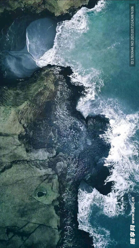 海岸悬崖与汹涌海浪景观
