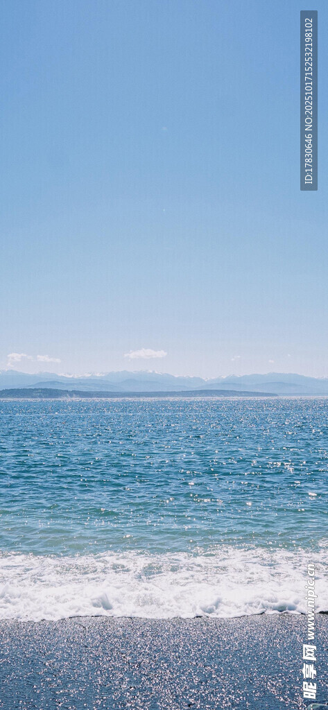 海边美景海浪轻拍沙滩