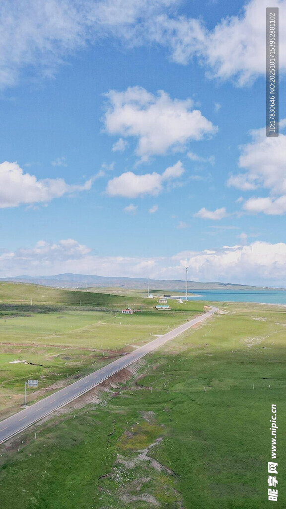 草原公路通向远方的美景