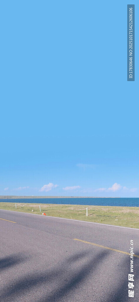 空旷公路伸向远方