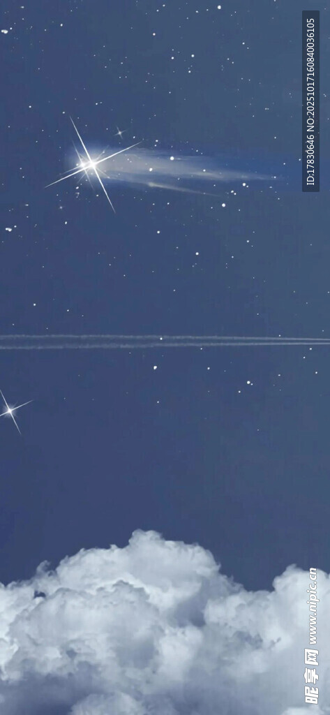 夜空中的流星与云朵