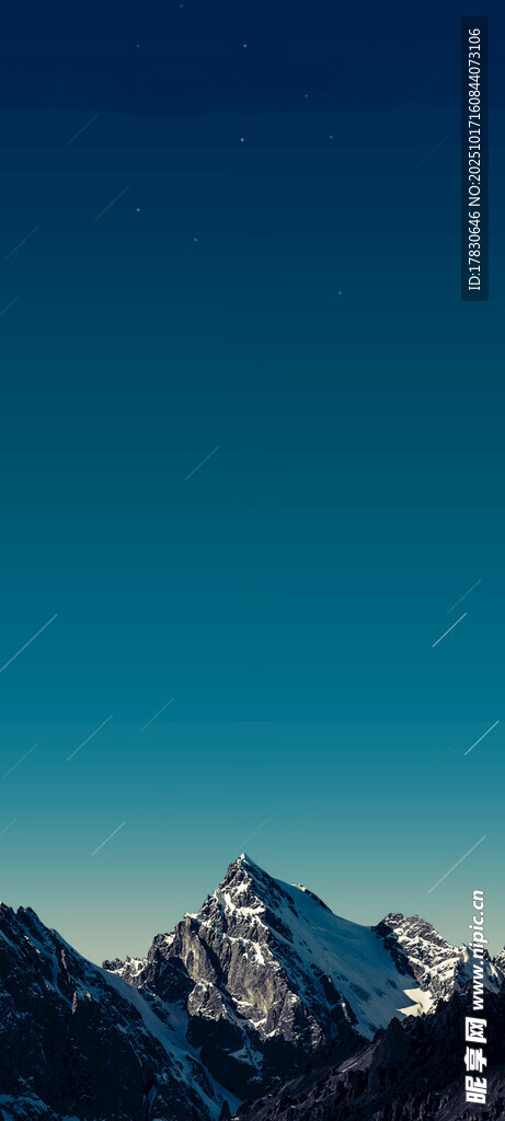 雪山之巅的静谧夜空
