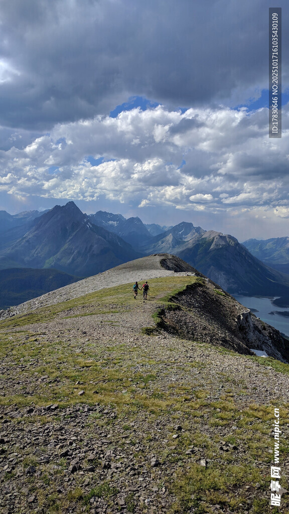 高山之巅的壮美风景