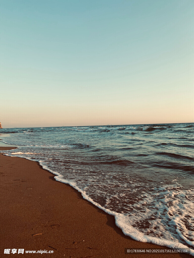 海边沙滩海浪美景