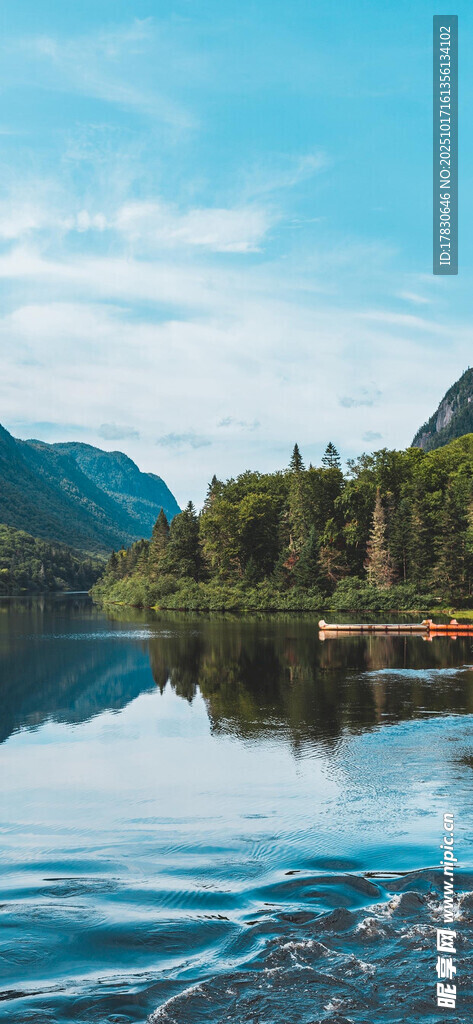 宁静山水湖景图