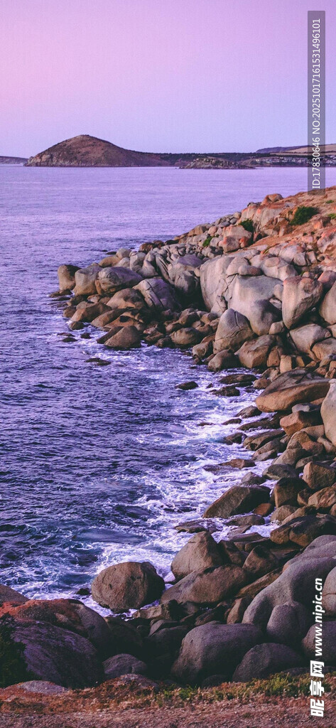 海边礁石与浪漫暮色