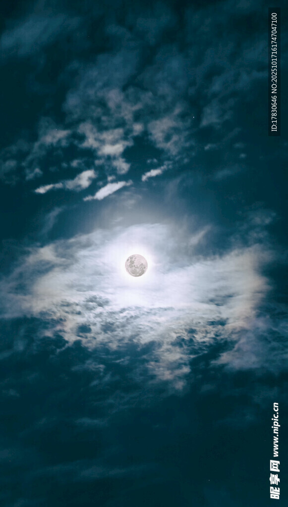 夜空明月与云景
