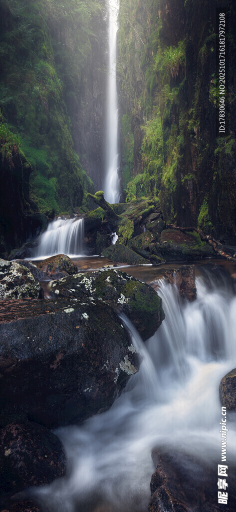 山间溪流瀑布美景