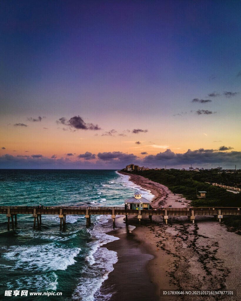 海边日落美景宁静海岸线