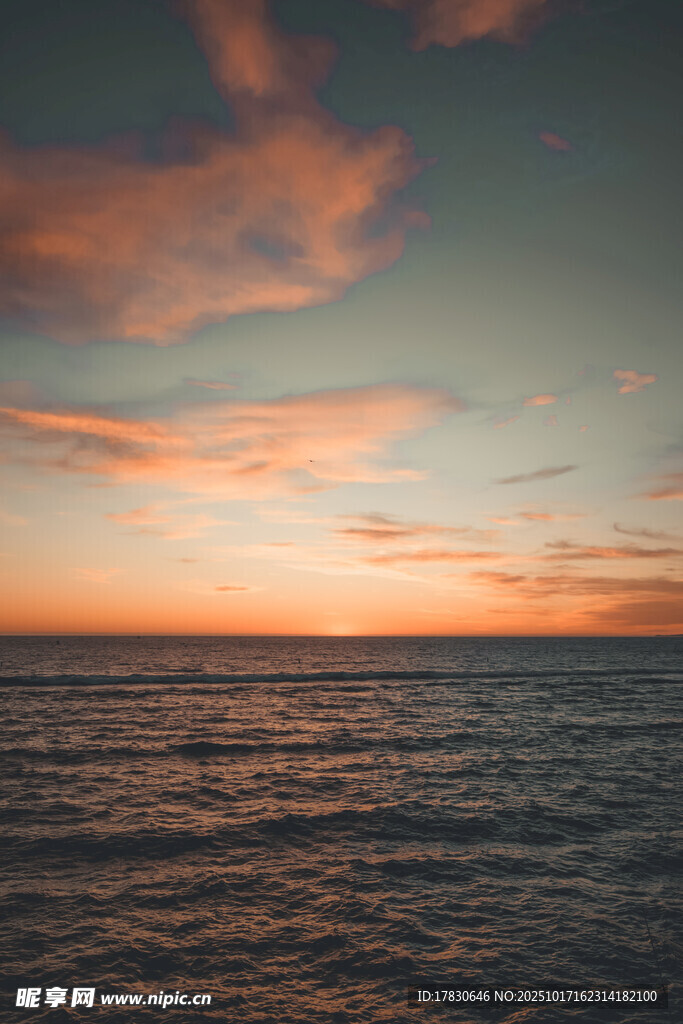 海边绝美日落天空景象