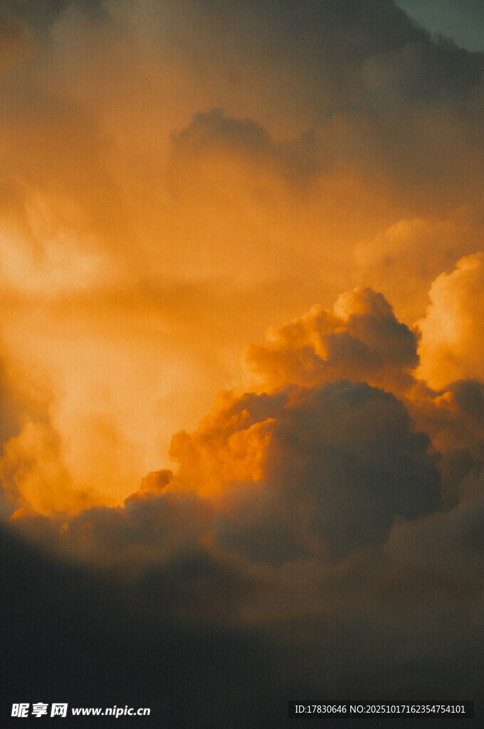 壮丽黄昏天空云层景观