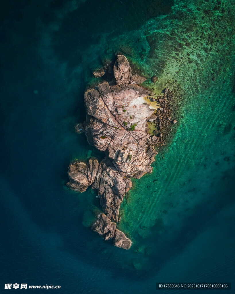 海中孤岩