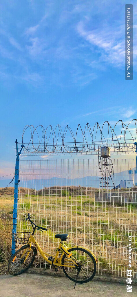 旷野单车与晾衣场景