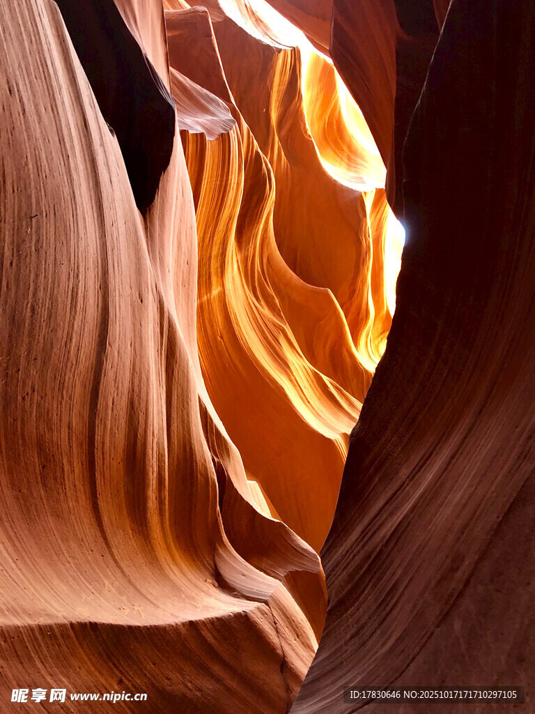 羚羊峡谷壮丽自然景观