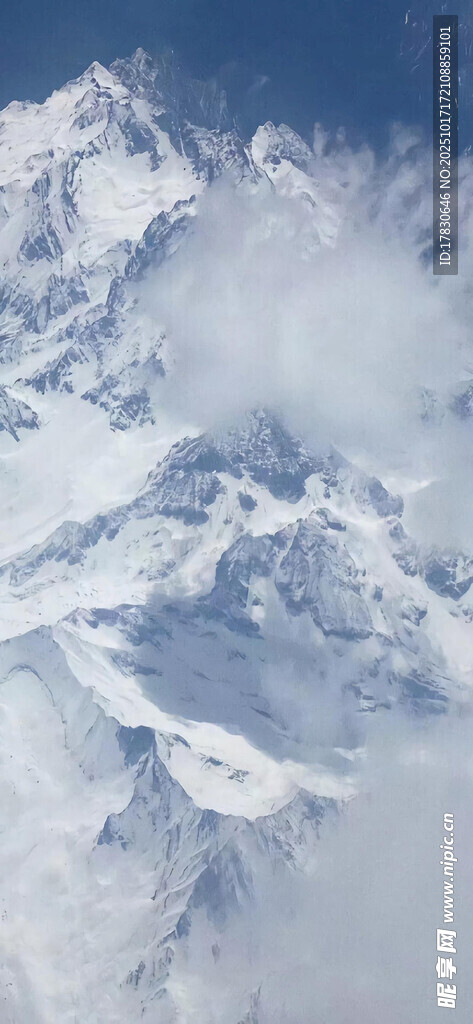 巍峨雪山壮丽景观