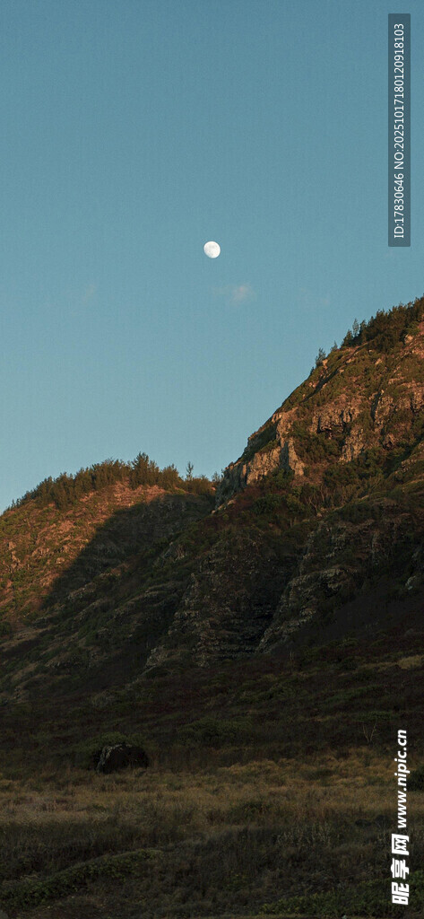 山间月夜美景