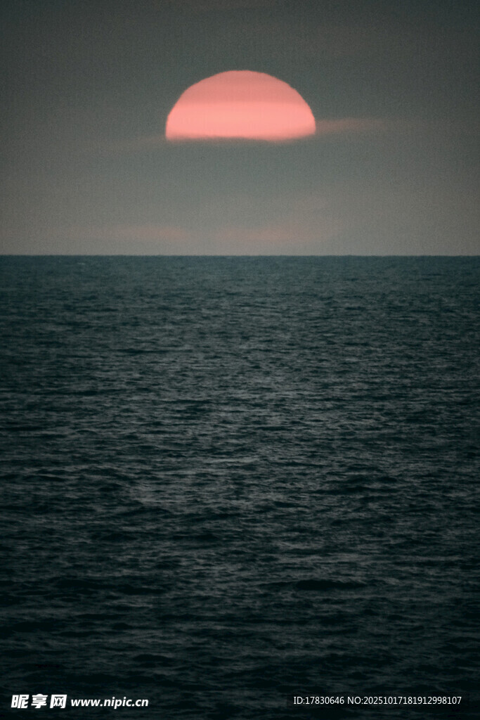 海上落日余晖
