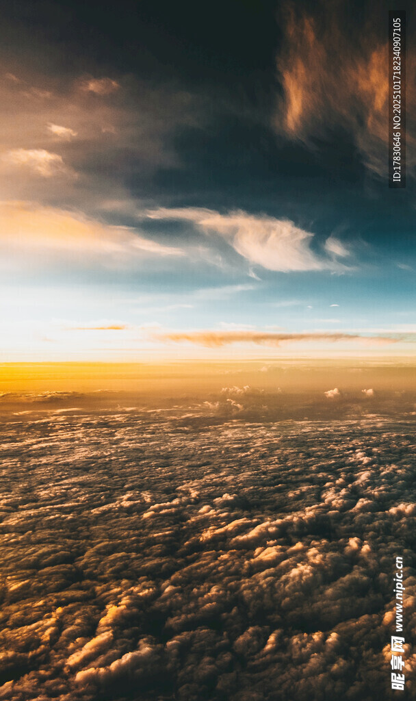 高空俯瞰壮丽云海景观
