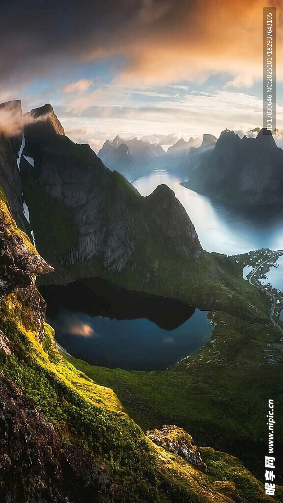 山间湖畔壮丽日出美景