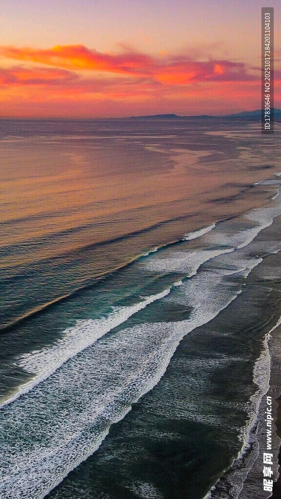 海上日落美景海浪翻涌