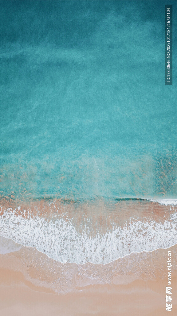 海边沙滩海浪轻拍