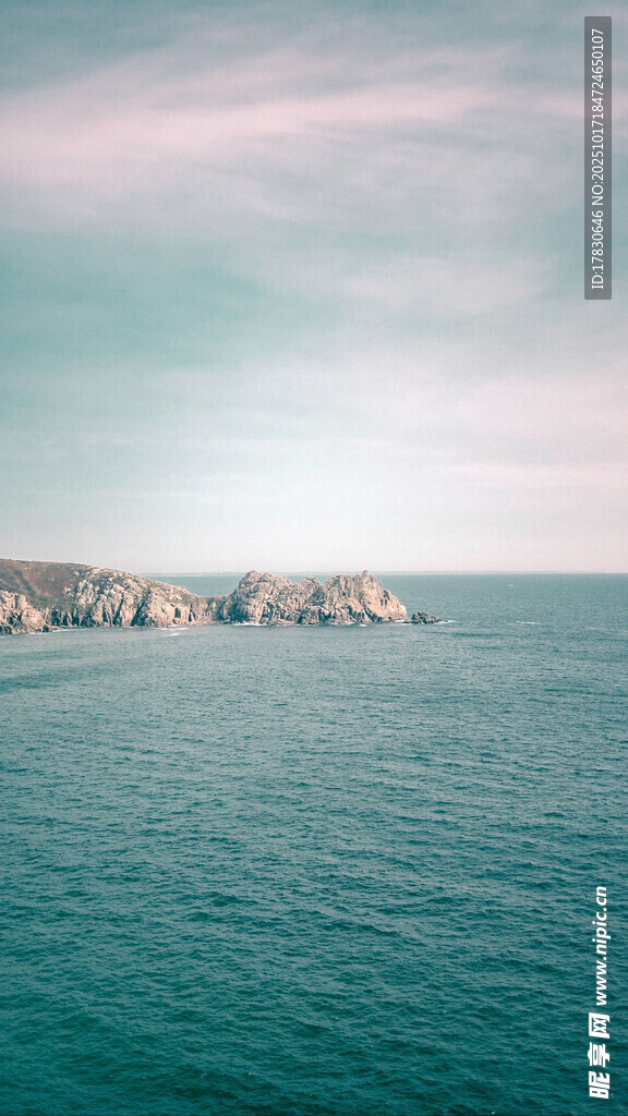 海边美景远眺蓝色海岸线