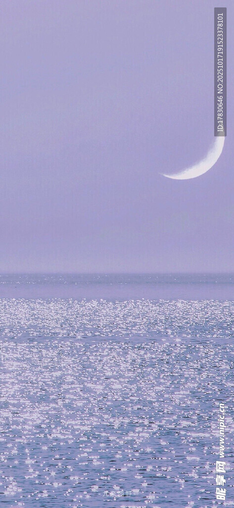 海上双月静谧梦幻之景