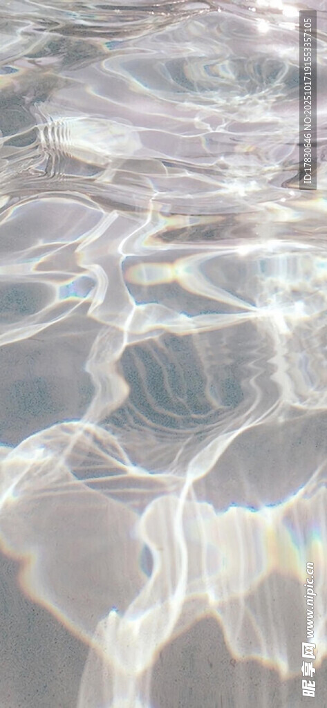 波光粼粼的水面