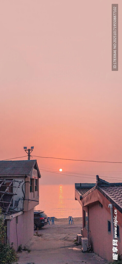 海边村落的黄昏美景