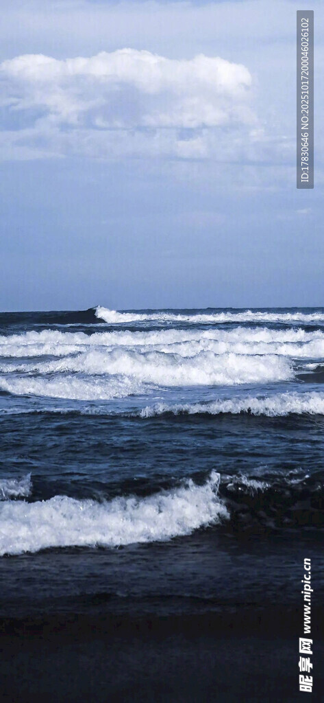 海浪拍打黑色海岸美景