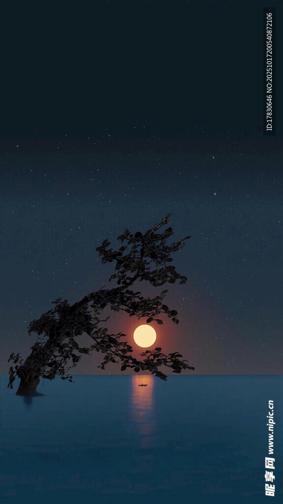 月夜孤树映于平静湖面