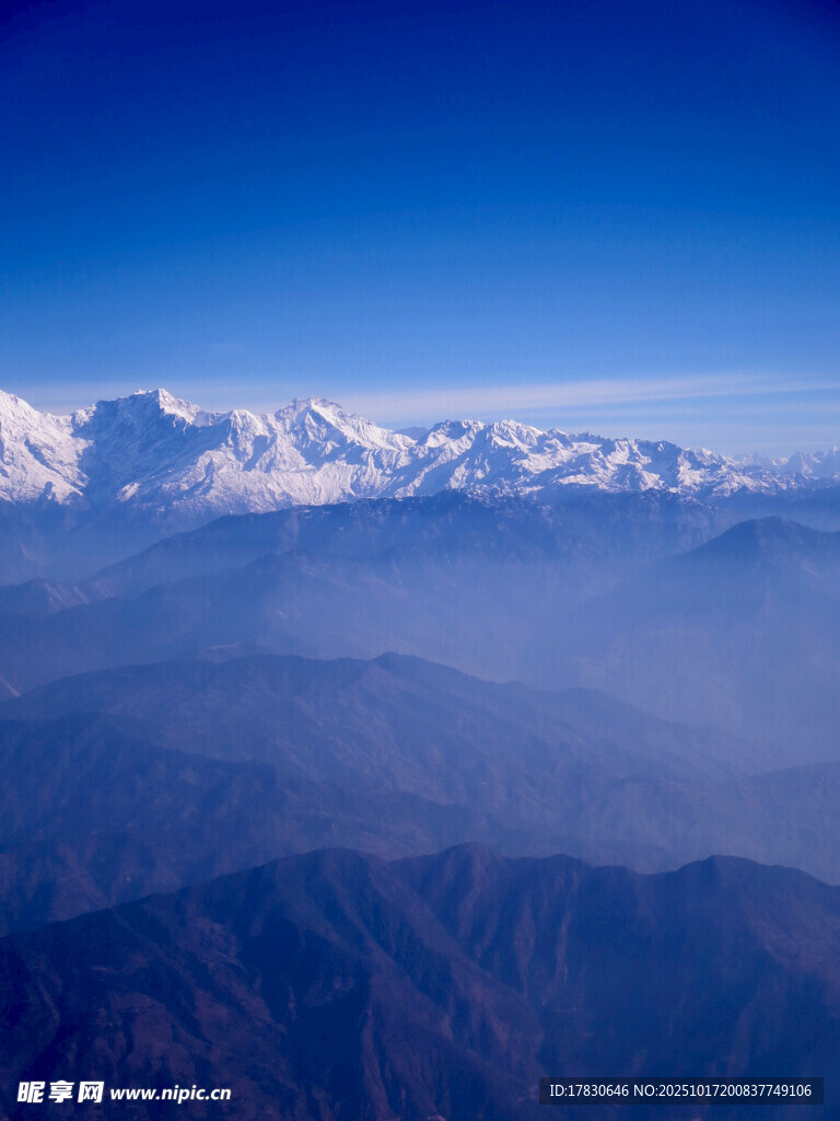 壮丽雪山远景