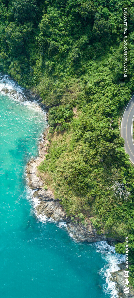 碧海青山环绕的美丽海岸
