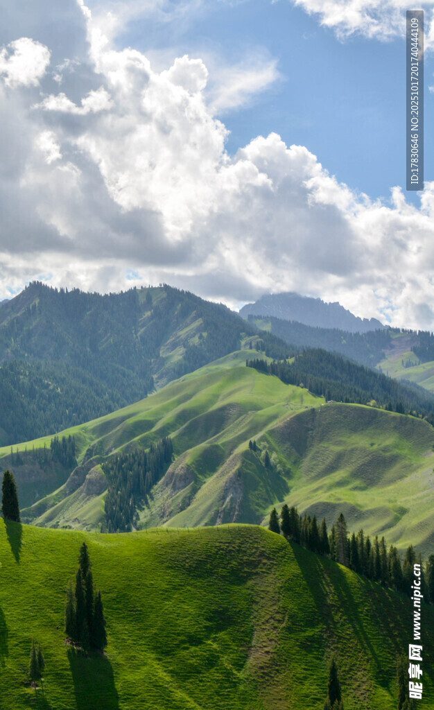青山绿野间的壮美山景