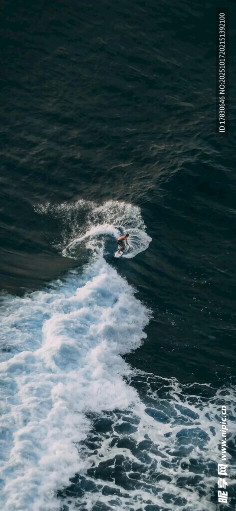 海上浪花翻涌