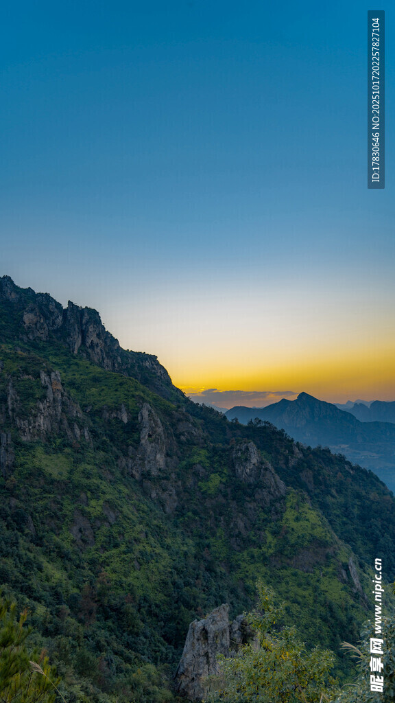 山间日落美景