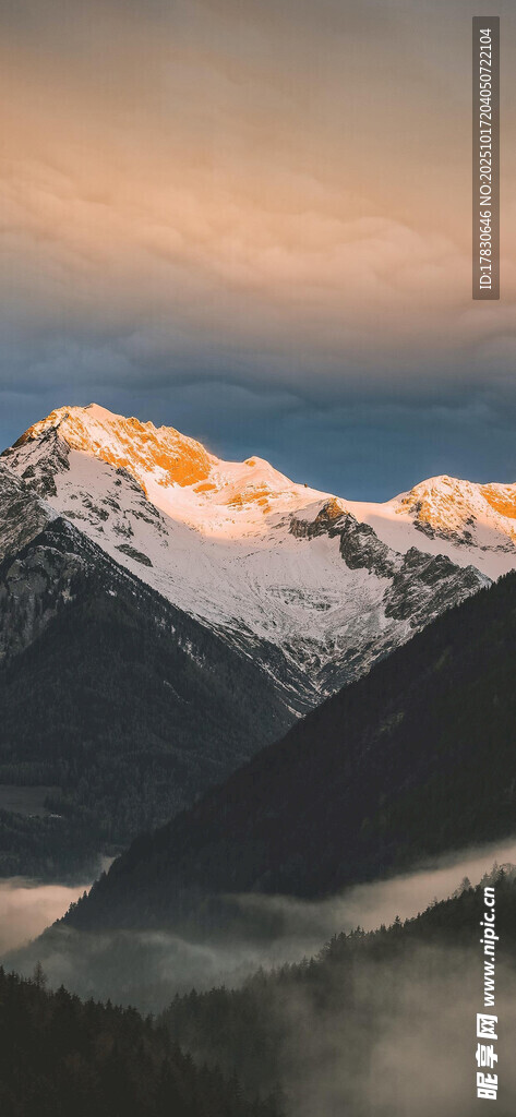 雪山壮丽日出美景