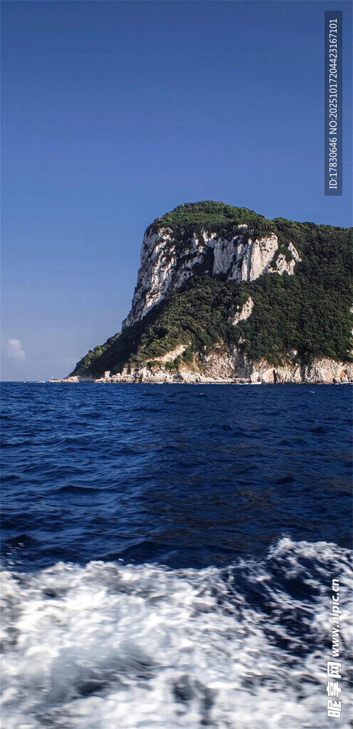 海上孤峰美景
