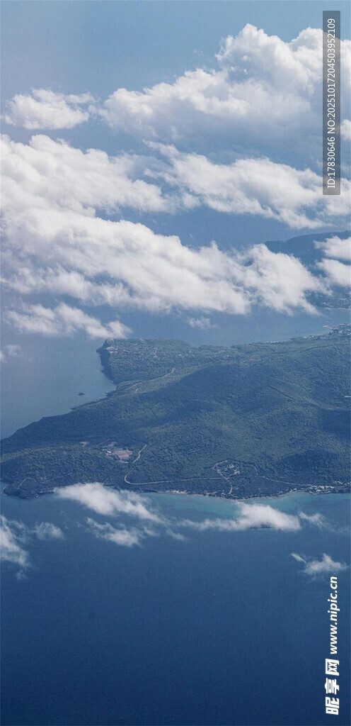 海上青山与云海景观