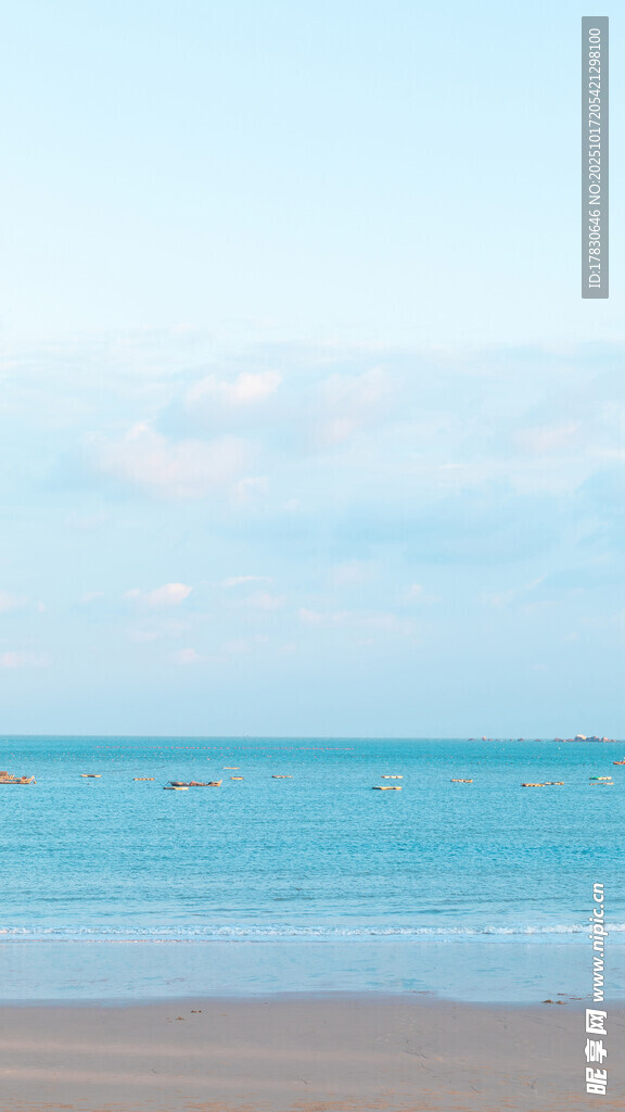 海边美景蔚蓝大海与天空