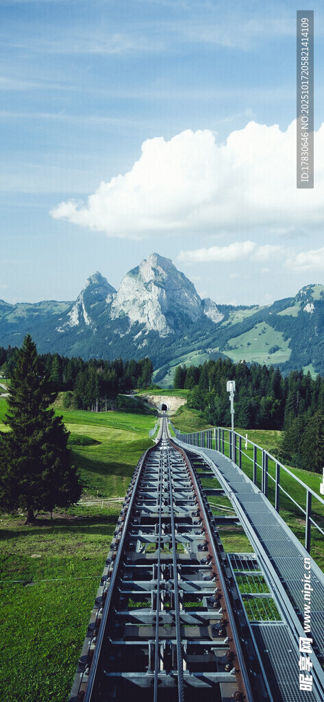 山间铁路风景