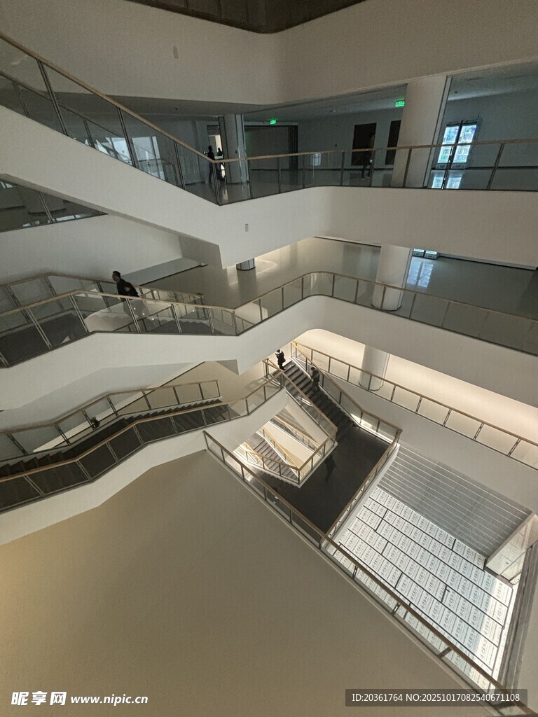 现代多层室内建筑空间