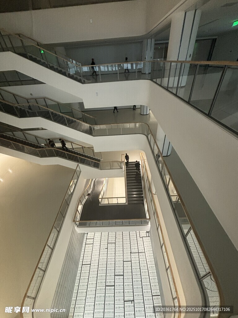 现代商场内部多层空间景观