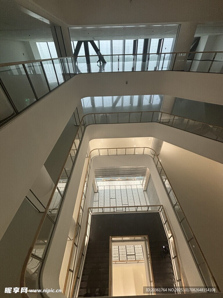 现代建筑内部多层空间景观