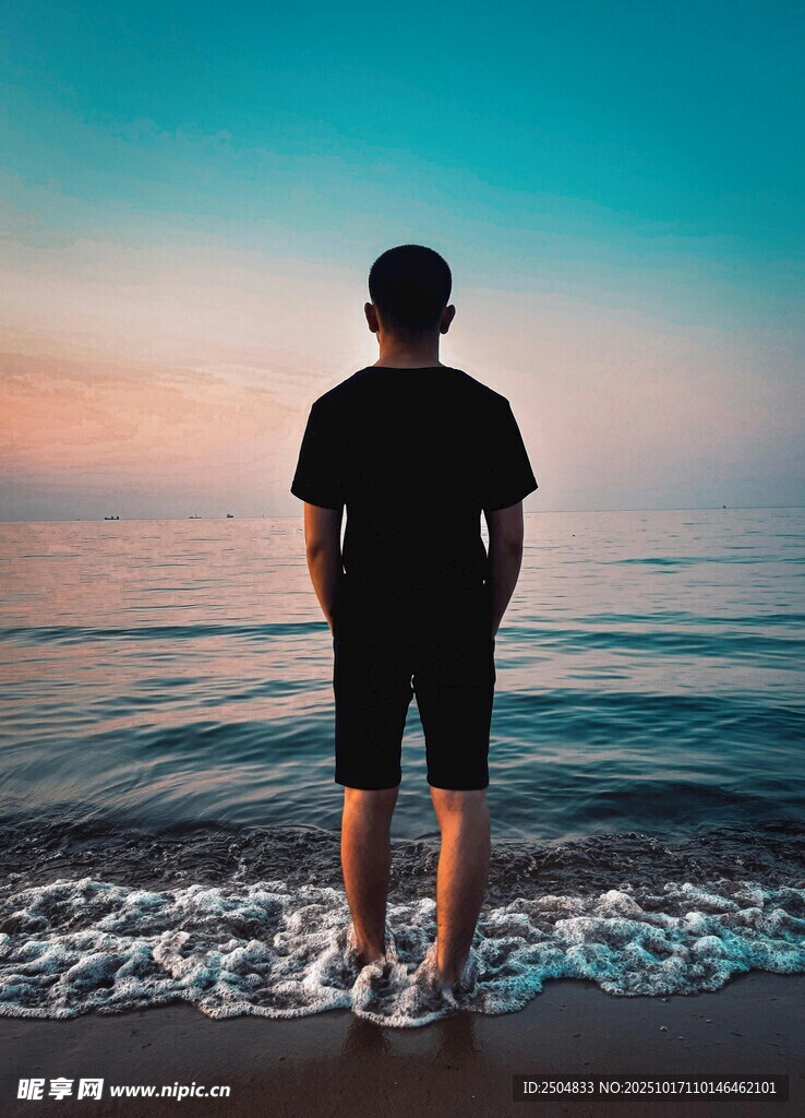 海边背影 男子独自 沉思