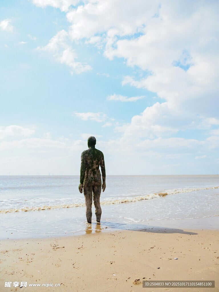 海边独行者的静谧时刻