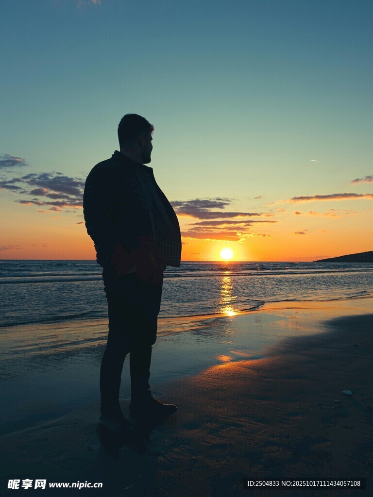 海边剪影 夕阳下 沉思者