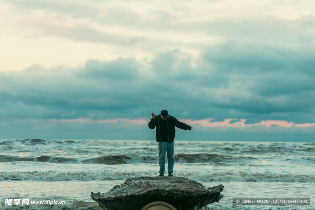 海边孤影 静赏壮阔海景